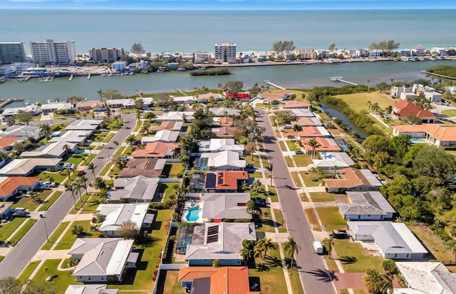 The Crown House 4b Pool Home 6 Mins to IR Beach - Photo 4