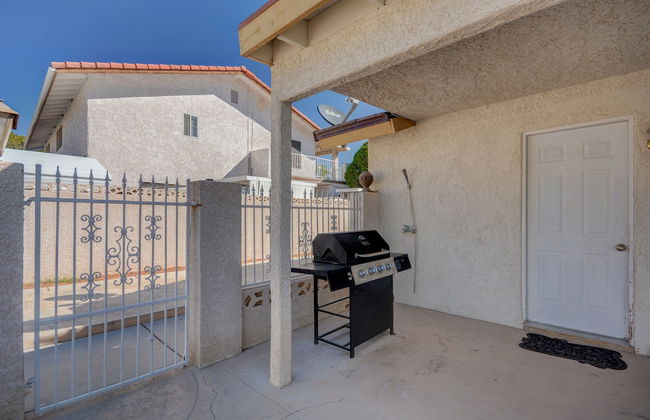 Luxurious 4BR House with Large Pool Near Strip - Foto 39