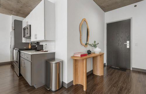 Linea Luxury Living with Indoor Pool and Rooftop Views in The Loop - Photo 53