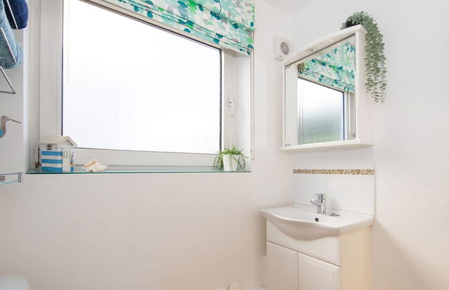 Sunny Modern Nr Beach Village w Parking - Photo 14