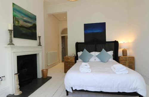 Perfect Retreat in Luxury & Historical Manor House - Photo 10