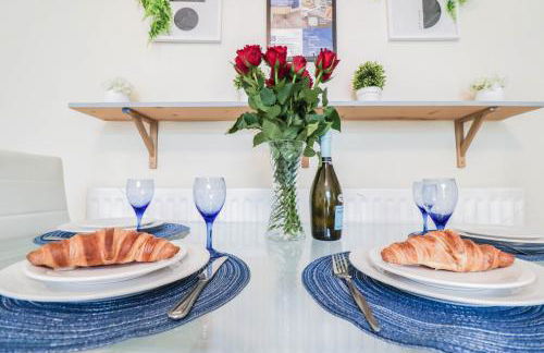 Spacious 4-Bed Home, Perfect Stay with Free WiFi - Foto 19