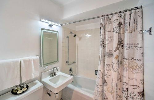 Ideally Located Studio with Off-Street Parking! - Photo 20