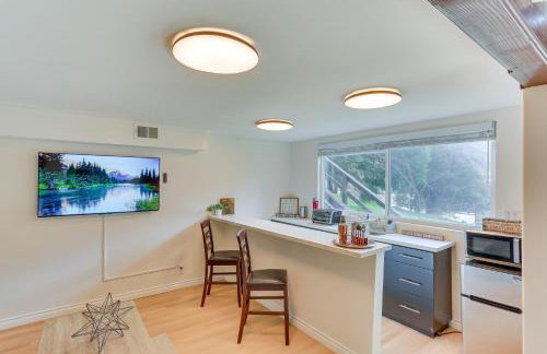 Crestline Home with Private Hot Tub Steps to Lake! - Foto 12