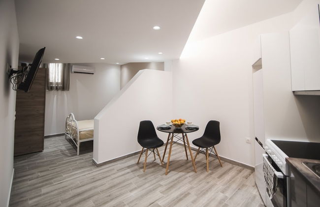 Contemporary Studios Historic Center - Photo 15