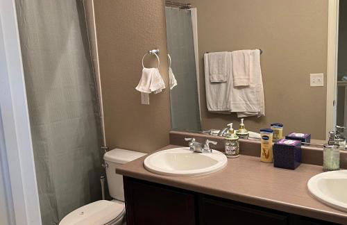 Stylish 4-Bed House - Spruce - Parking - Garden - Wi-Fi - Foto 14