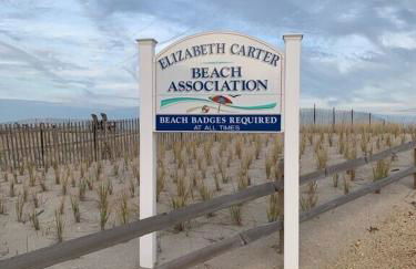 Gorgeous beach house with large pool & private beach, just 3 blocks away!! - Foto 56