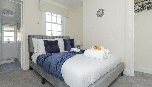 Big PROMO! Central Canterbury City Escape 2BR 2BA House, en-suite, Couples Retreat, Perfect For Families, Students, Relocators FREE Parking Fast WiFi - Foto 3