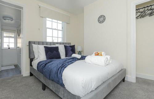 Big PROMO! Central Canterbury City Escape 2BR 2BA House, en-suite, Couples Retreat, Perfect For Families, Students, Relocators FREE Parking Fast WiFi - Foto 3