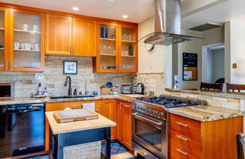 Seaside Garden Escape, A Stroll to the Beach! - Foto 2