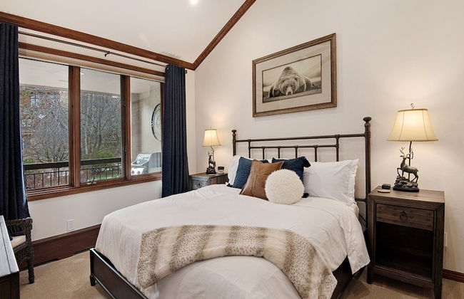 Arrowhead Village Condo - 206 Seasons Lodge - Photo 3