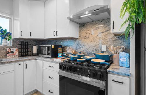 Entire Private Home with 3 Bedrooms 2 Bathrooms, with Garage, Gated Yard, King Bed House, Available Now - Foto 36