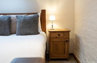 The Coach House - Beautiful Home in Cheltenham! - Photo 49