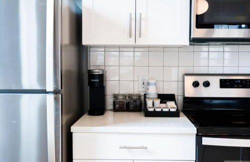 Refined Living in a Vibrant Locale Dream Stay - Photo 10