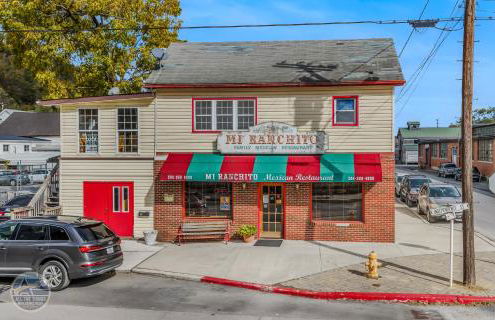 The Manor - Historic Mansion, Wifi, Covered Porch, Screen Porch, King Bed, Walk to Spas, Shops & Restaurants - Foto 85