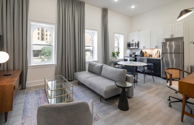 Sosuite Penthouse 1BR Apt w Arch Windows W D - Photo 9