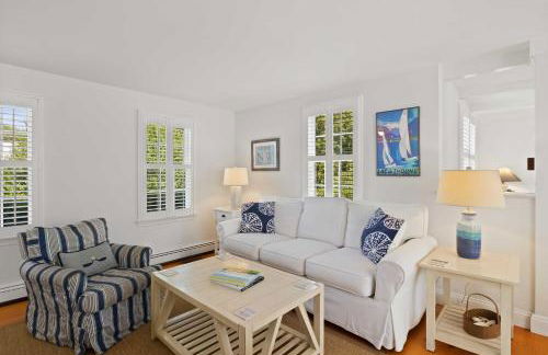 3 Bicycles Provided! Cape Cod Cottage with Deck - Foto 6