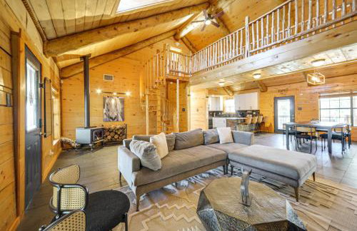 5 Mi to Dtwn Dripping Springs Cabin with Jacuzzi! - Foto 1