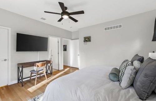 4BR Home with 4 Private Bathrooms 20 Min from Airport - Foto 28