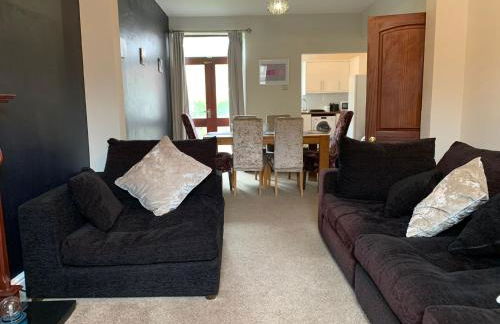 Beautifully Styled 2BR Home with Garden - Foto 3