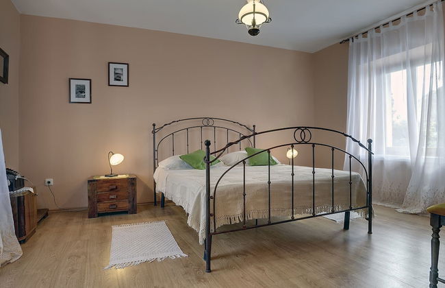 Well Maintained Holiday Home With Private Heated Pool Near the Beach - Foto 5