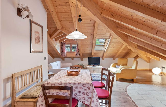 Belvilla by OYO Charming Apartment in Brez With TV - Foto 28