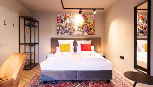 XZLLENZ Küche Bad S-Bahn Parken Smart-TV Wellbeing - Foto 3, wardrobe