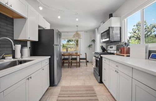 15 min to JT Park Hot Tub Cute Design Full Kitchen - Foto 10