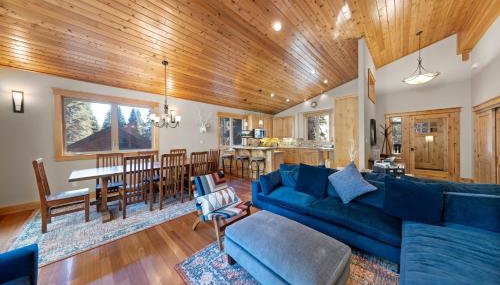 Skislope Manor - Spacious Tahoe Donner 4 BR with Gorgeous Home Theater and Hot Tub - Foto 5