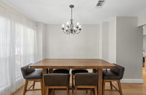 Spacious 5-bedroom villa in welcoming Burleson with WiFi, AC - Foto 11