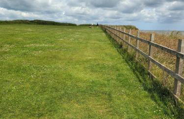 3 bed Sleeps 8 Wifi and Linen inc - Photo 10