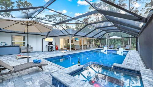 Lux Fam Private Resort Pool Spa, 2 Private Pickleball Courts, Basketball, Ping Pong Table, Mini Golf, Close To Beach & Dining Home Sleeps 8 - Foto 5, sunbed