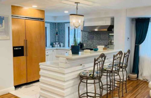 A Regal Retreat- Exclusive Parking, Prime Location - Foto 11