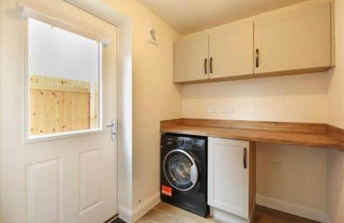 House-Sleeps 8-Parking-Garden - Photo 18