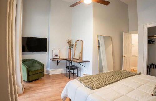 Remodeled Modern Home - private backyard & games! - Foto 21