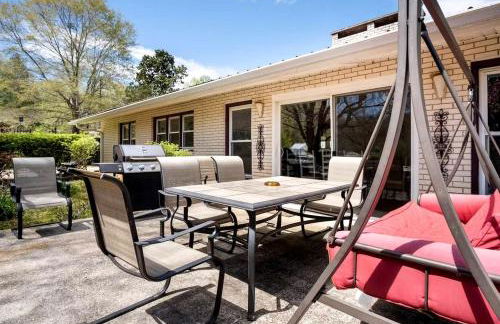 Lovely Vacation Rental with Hot Tub and Amazing Amenities for a Fantastic Family Escape in Clarkesville, Georgia - Foto 6