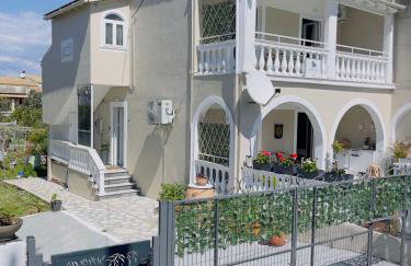 Donna's Luxury home in Kassiopi with Pool 300m to Sea - Photo 1