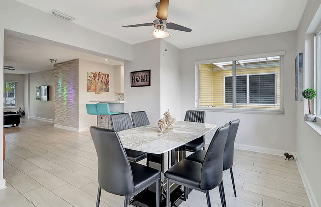 Waterfront Villa Private Pool! - Foto 26