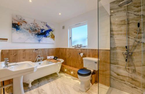 Yorkshire Dales Retreat with Hot Tub & Garden - Photo 3