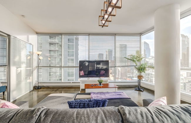 Luxury 2BR Condo - Downtown City Views - Photo 9