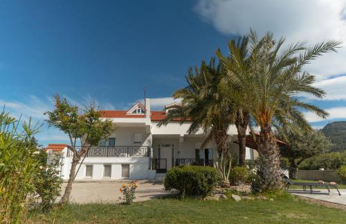 Propodes Luxury Villa - Photo 15