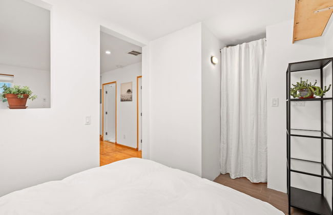 Scenic Retreat With Deck Stunning Views in LA - Foto 25