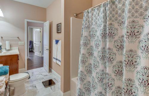 Waterfront Lake Hartwell Retreat with Indoor Hot Tub - Foto 13