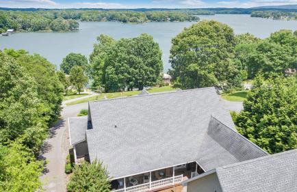 Lake Lookout - Private Home with lake views & Game room - Foto 25