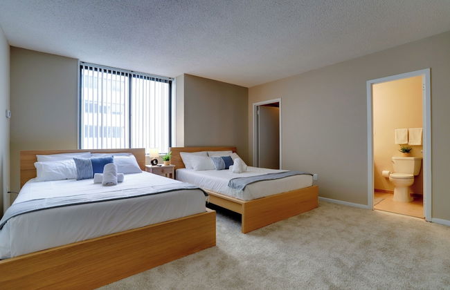 Modern Apartment with Top Amenities - Photo 2