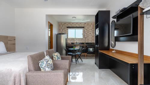 Studio completo com ar, garagem e varanda espaçosa - Ideal para 3 pessoas - Foto 2