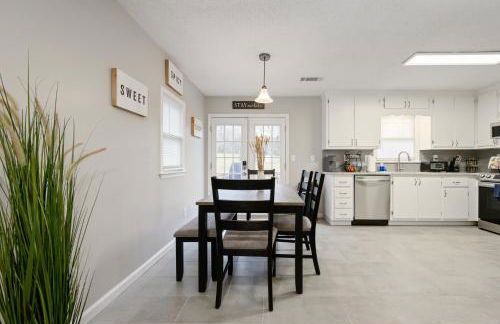 Disconnect From The City In This Outdoorsy Getaway - Foto 39