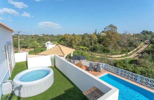 Spacious Villa Swimming Pool by HostWise - Foto 26