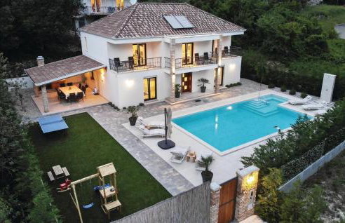 Beautiful Home In Omis With Sauna - Photo 1