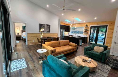 Modern Mountain Getaway with Hot Tub, Fire Pit - Foto 17